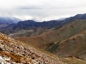 Khardung Las Pass surrounding hills