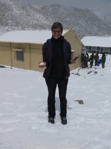 Shoba in the snow of Chang La Pass