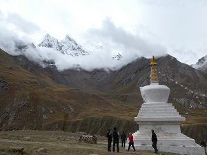 Stupa and high peaks