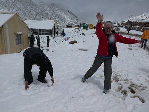 Snow falls on Chang Las Pass