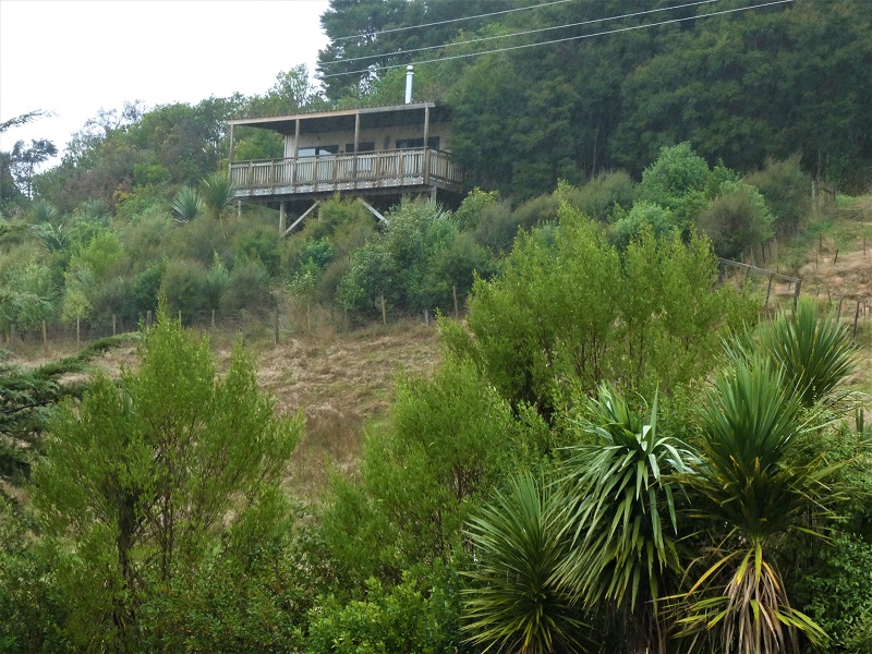 The Kingfisher Cottage at Linkwater on the edge of the Marlborough Sounds