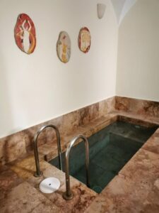 A single bath in the Roman Bathroom in AquaForum, Mérida