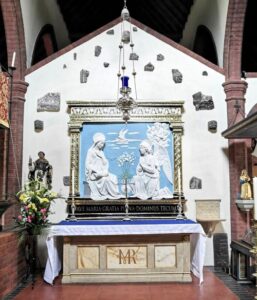 An alter depicting the visitation by the Archangel to Mary