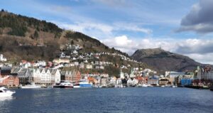 From the harbour looking up to Mt Fløyen and Mt Ulriken