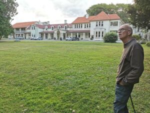 Manfred enjoying the grounds at Teschemakers