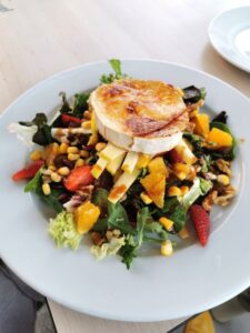 A delicious salad with goat cheese at Bar Tejada, Iznate