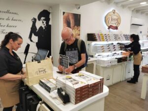 Manfred buying more goodies in The Nougat shop Torrons Vicens