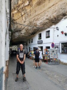 Manfred in one of the streets with cave houses Setenil de las Bodegas