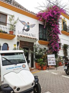 The La Posada del Àngel hotel and the 'golf cart' ourside