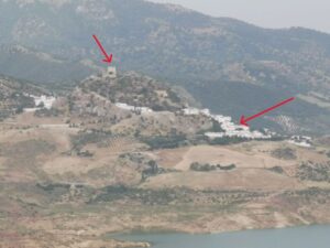 A zoomed in view of Zahara de la Sierra and the castle on the hill