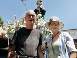 Manfred and Teresa in front of the decorated procession and the statue of San Antonio de Padua, El Bosque festival