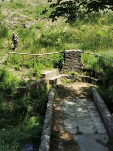 Manfred arriving at the Fuente del Descansadero (a stone fountain)