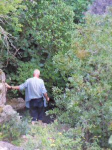 Manfred at the entrance to the Sima del Villaluenga