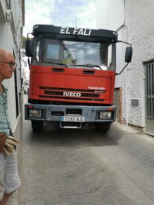 Manfred in a doorway and the truck in the narrow alley El Gastor