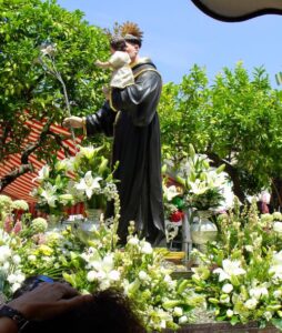 San Antonio de Padua statue