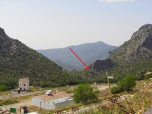 'Sendero Ojo del Moro', translating to 'The Eye of the Moor' as seen from Benaocaz