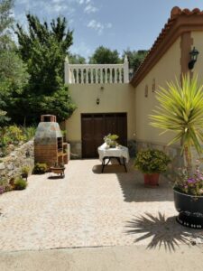 Side of the El Tajo house with the BBQ