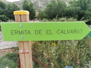 Signpost to Ermita del Calvario, Villaluenga del Rosario