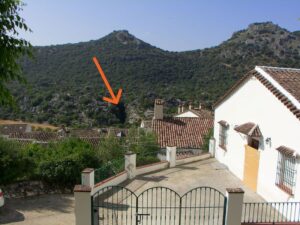 Sima de Villaluenga as seen across the roofs of the village