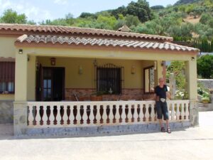 The front entrance and veranda at El Tajo