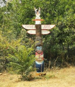 A novel signpost at La Cansina, Mairena del Alcor