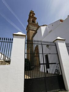 Through the closed gates towards the main doors of the Iglesia de Santiago