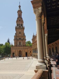 Torre Norte - North tower - with the curve of the veranda at Plaza de España