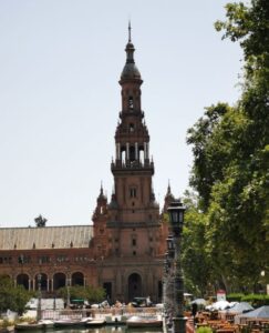 Torre South and the canal Plaza de España