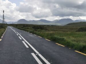 The narrow road between Clifden and Kylemore Abbey