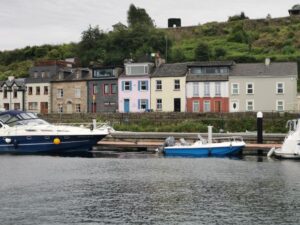 The houses and boats on the Shannon River's edge