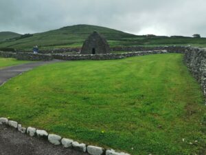 Dionee, Matilda and Francesca at Gallarus Oratory