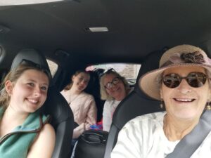 Matilda, Dionee in back, Francesca and Teresa in front of the car at Burnham Riding School Carpark for lunch