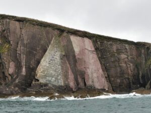 Rock formations on the wall of Dingle Bay