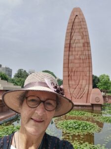 Teresa at the Obelisk, Jallianwala Bagh