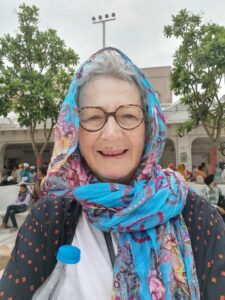 Teresa ready to enter the Sri Harmandir Sahib Golden Temple complex