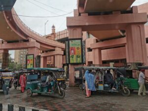The busy drop off point under the metro near the Golden Temple