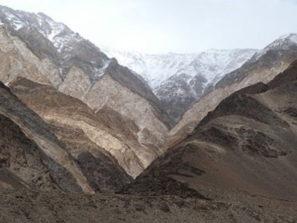 Side Valley scene near Pangong Tso