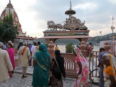 Arriving at Parmath Niketan Ashram on the Ganges for the evening Aarti