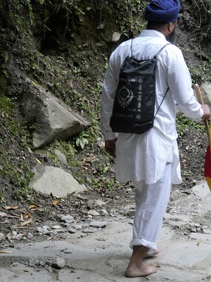 A barefooted pilgrim on the trek to Gangaria and Hemkund, Himalayan India