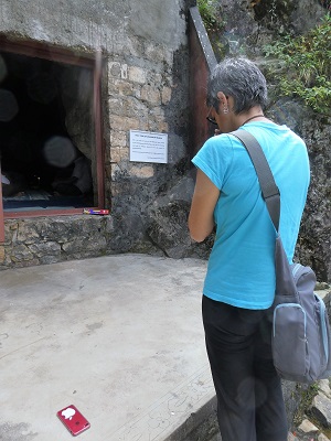 Shoba in deep gratitude to Babaji outside the cave