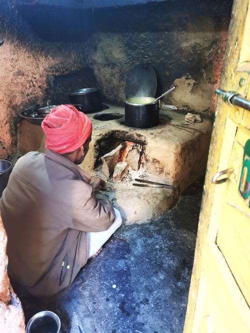 Beside a small temple I came upon a man cooking curry Yamunotri