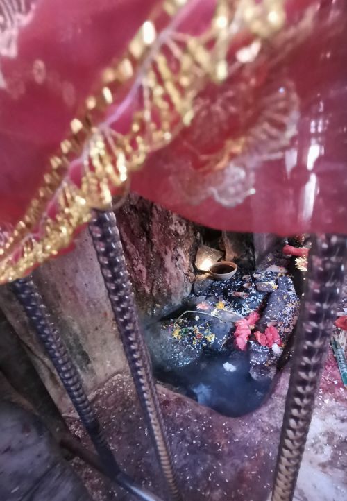 Surya Kund Yamunotri - through the protective bars