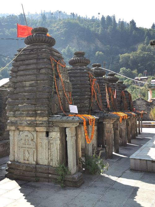 The 5 ancient temples beside the Shiva temple at Hatkoti