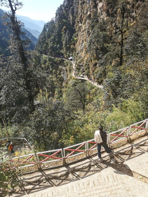 The trail back to Janki Chatti as seen from a higher altitude on the way to Yamunotri