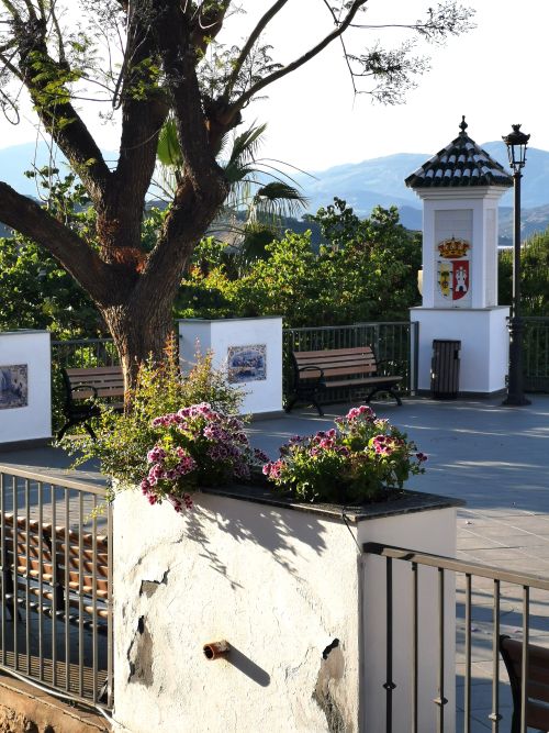 A terrace near the restaurant in Iznate