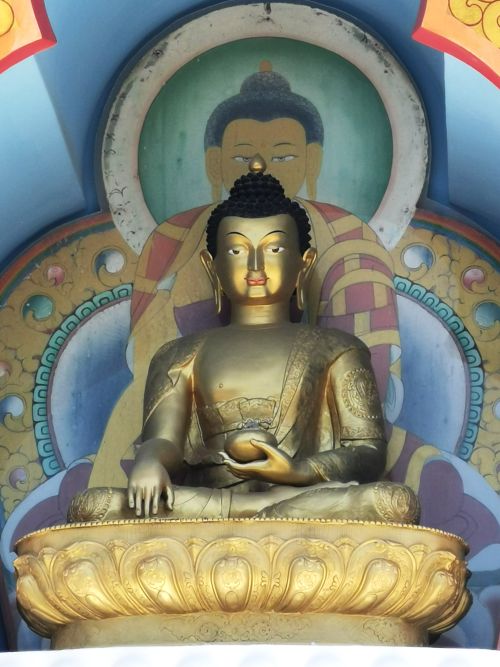 The Buddha statue on the stupa at Karma Guen