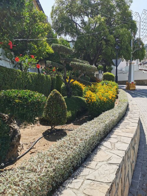 A nice municipal garden in the centre of El Bosque