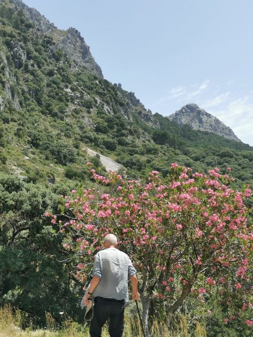 Manfred and the cliffs of the Grazalema National Park on the road to Grazalema