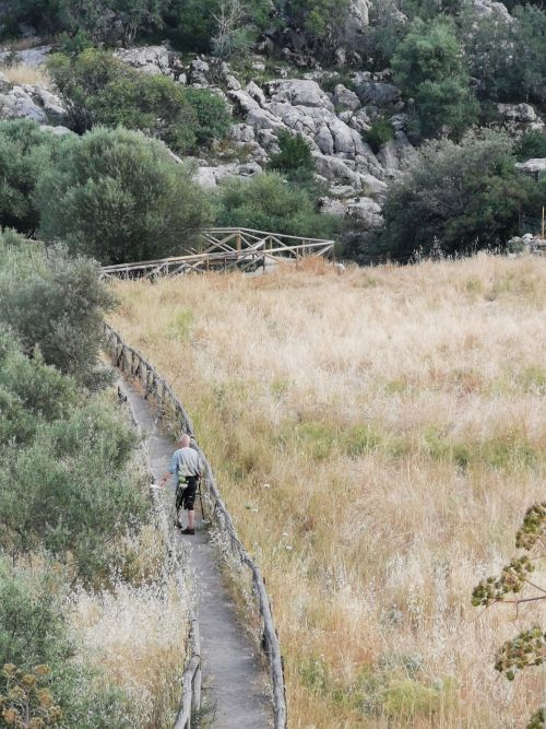 Manfred on the track to Sima Villaluenga near the village