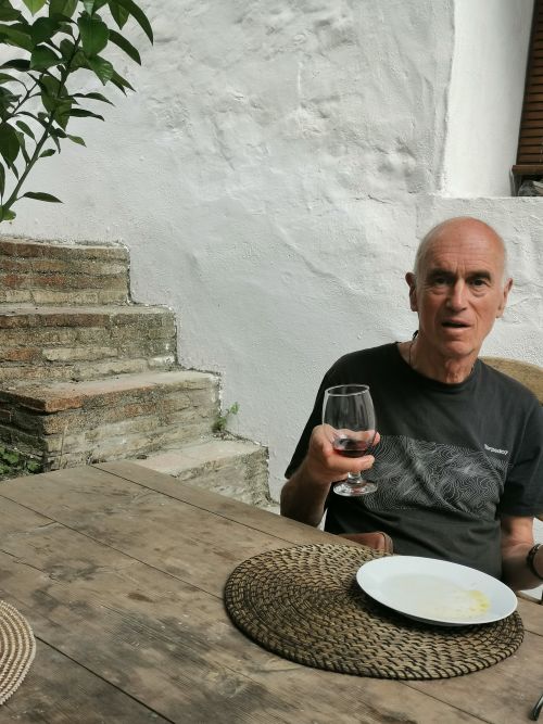 Manfred relaxing in the lower courtyard at the 'Mountain Guest House', Casa De Los Cuadros, Villaluenga del Rosario